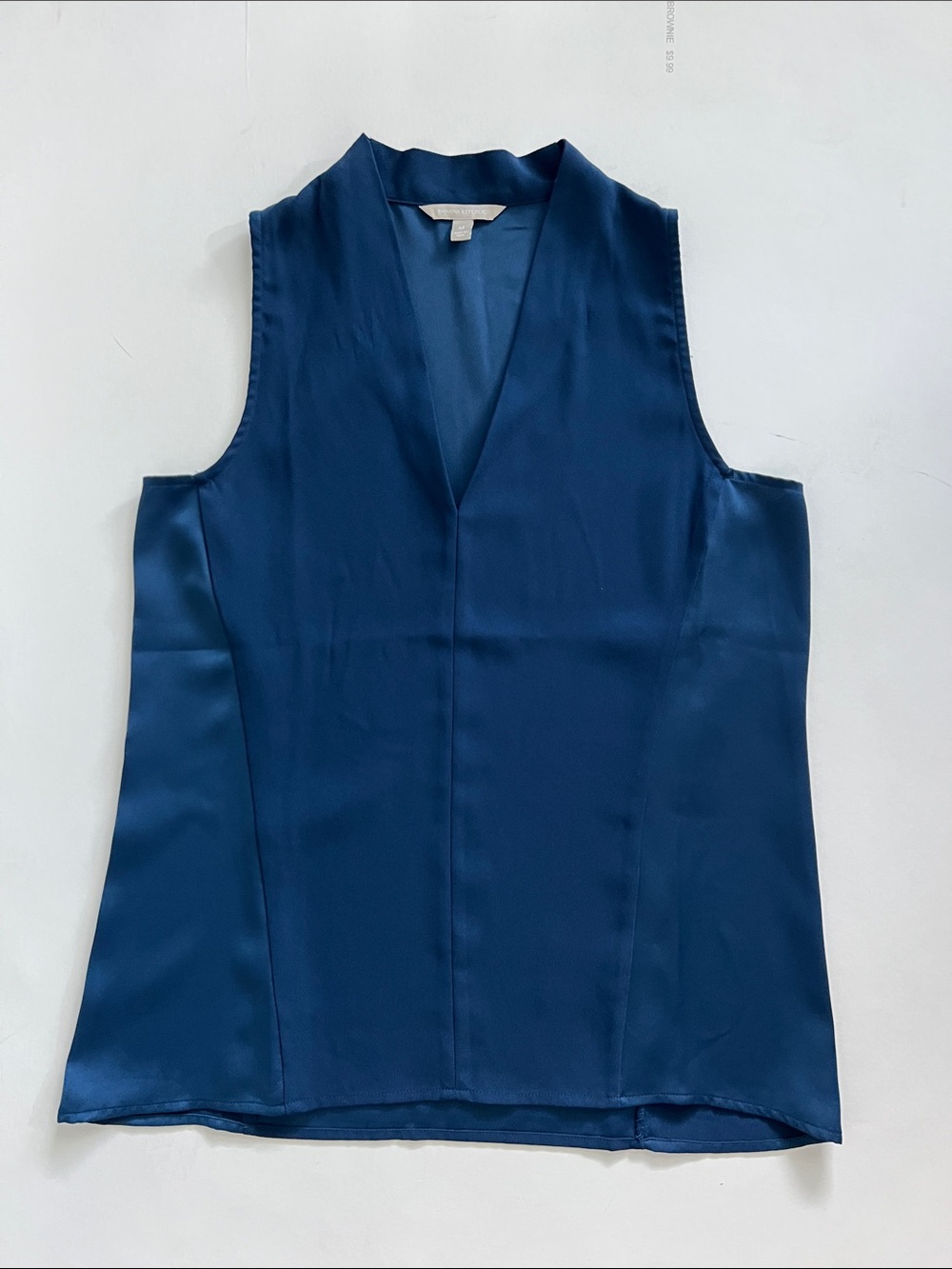 Banana Republic Sleeveless V-Neck Blue Shell Top
